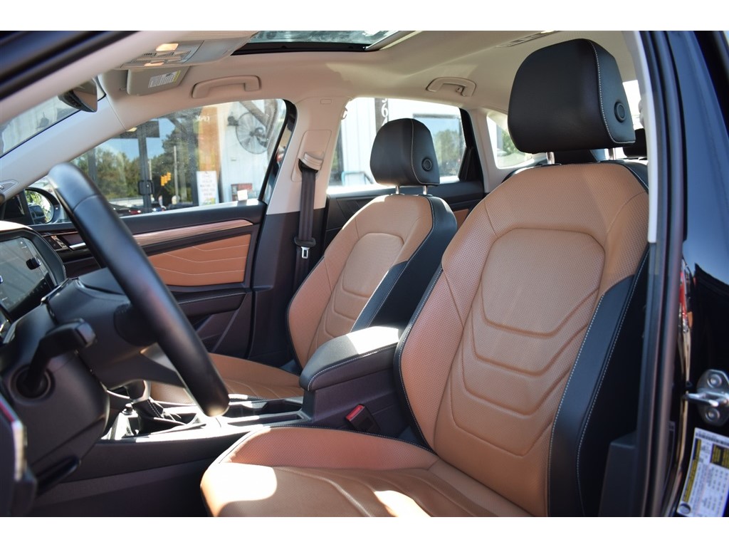 2023 Volkswagen Jetta SEL photo 12
