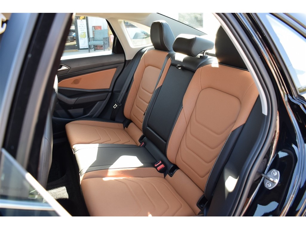 2023 Volkswagen Jetta SEL photo 13