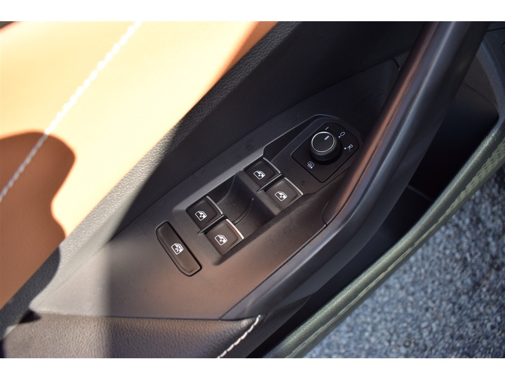 2023 Volkswagen Jetta SEL photo 16