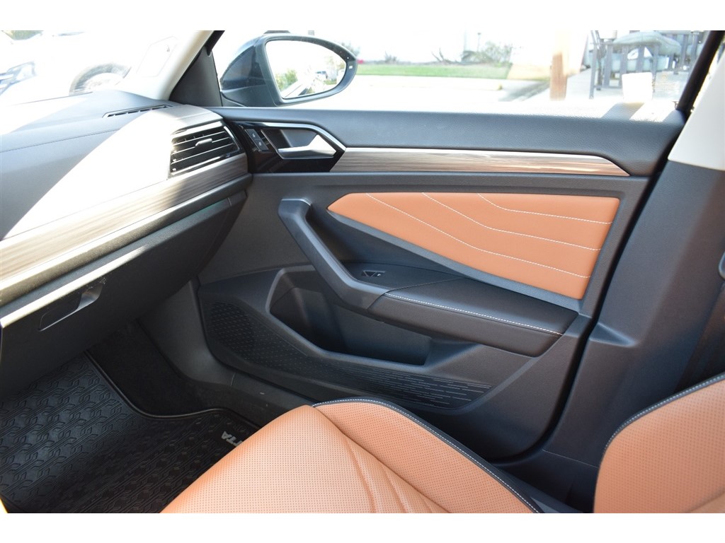 2023 Volkswagen Jetta SEL photo 20