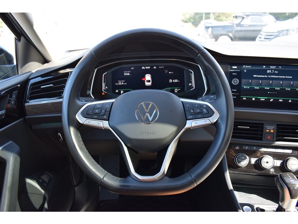 2023 Volkswagen Jetta SEL photo 24