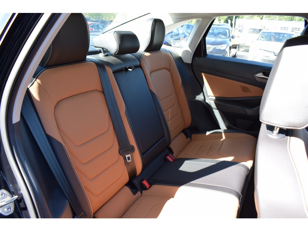 2023 Volkswagen Jetta SEL photo 25
