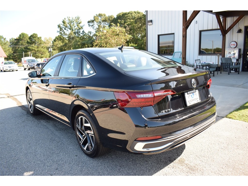2023 Volkswagen Jetta SEL photo 2