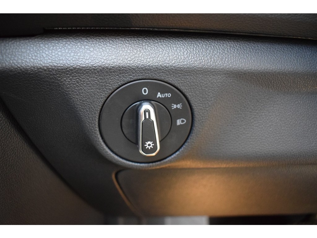 2023 Volkswagen Jetta SEL photo 28