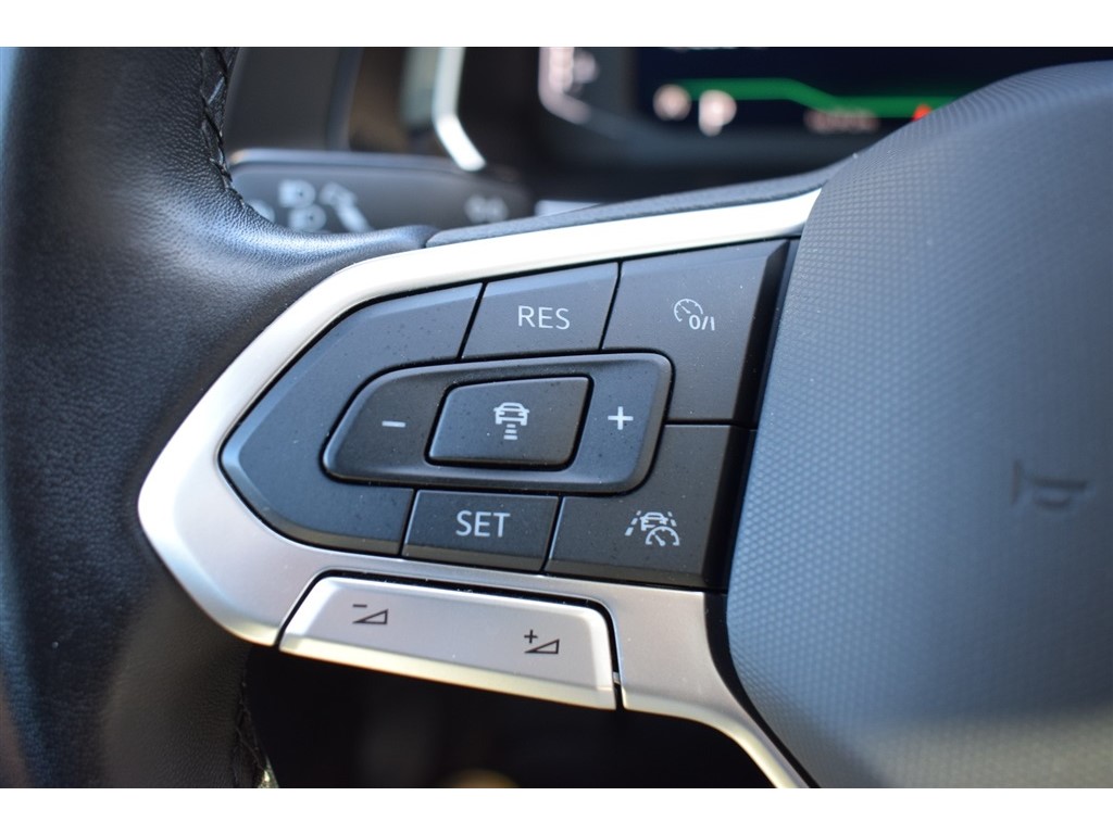 2023 Volkswagen Jetta SEL photo 32