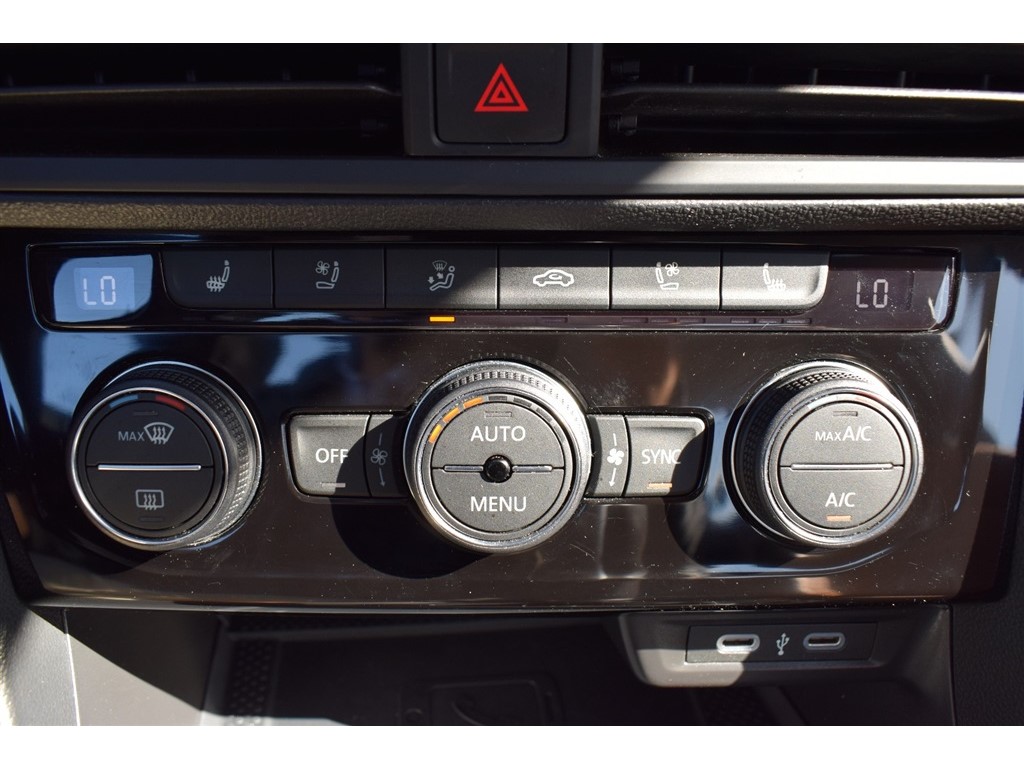 2023 Volkswagen Jetta SEL photo 34