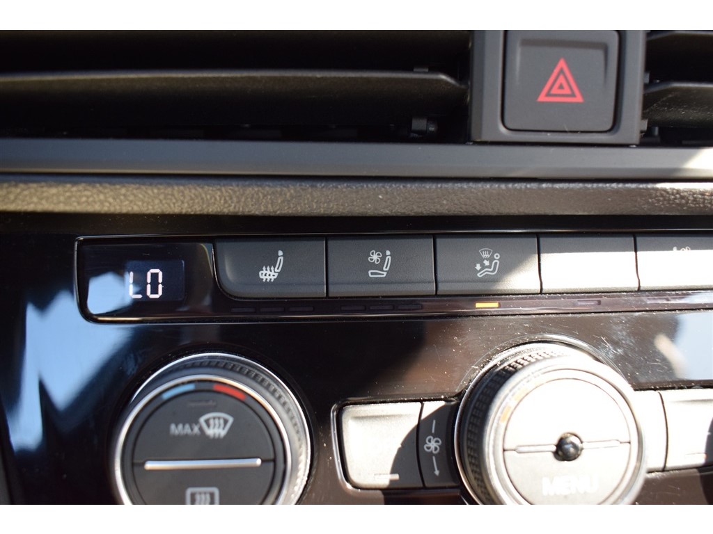 2023 Volkswagen Jetta SEL photo 35
