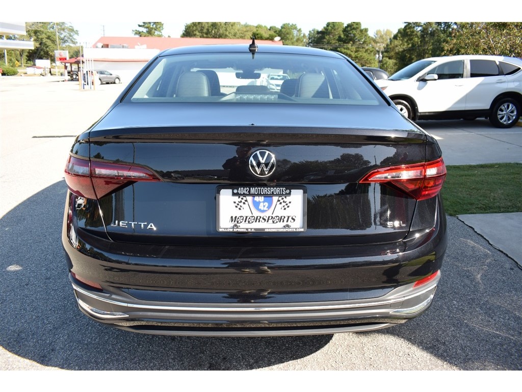 2023 Volkswagen Jetta SEL photo 3