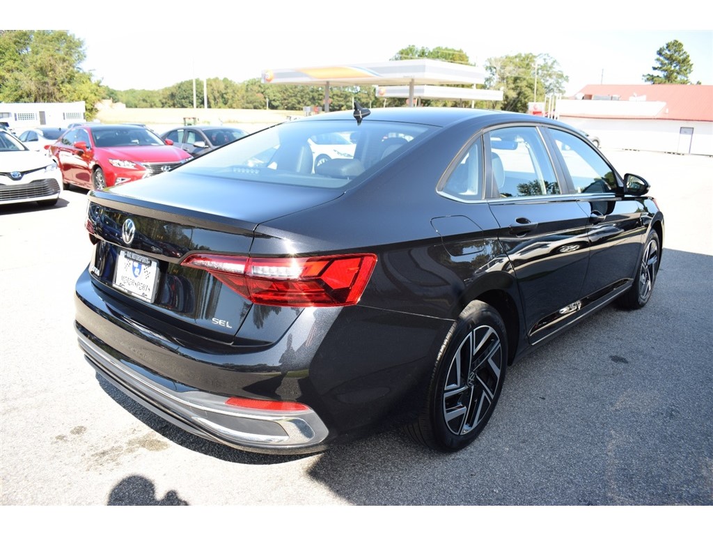 2023 Volkswagen Jetta SEL photo 4