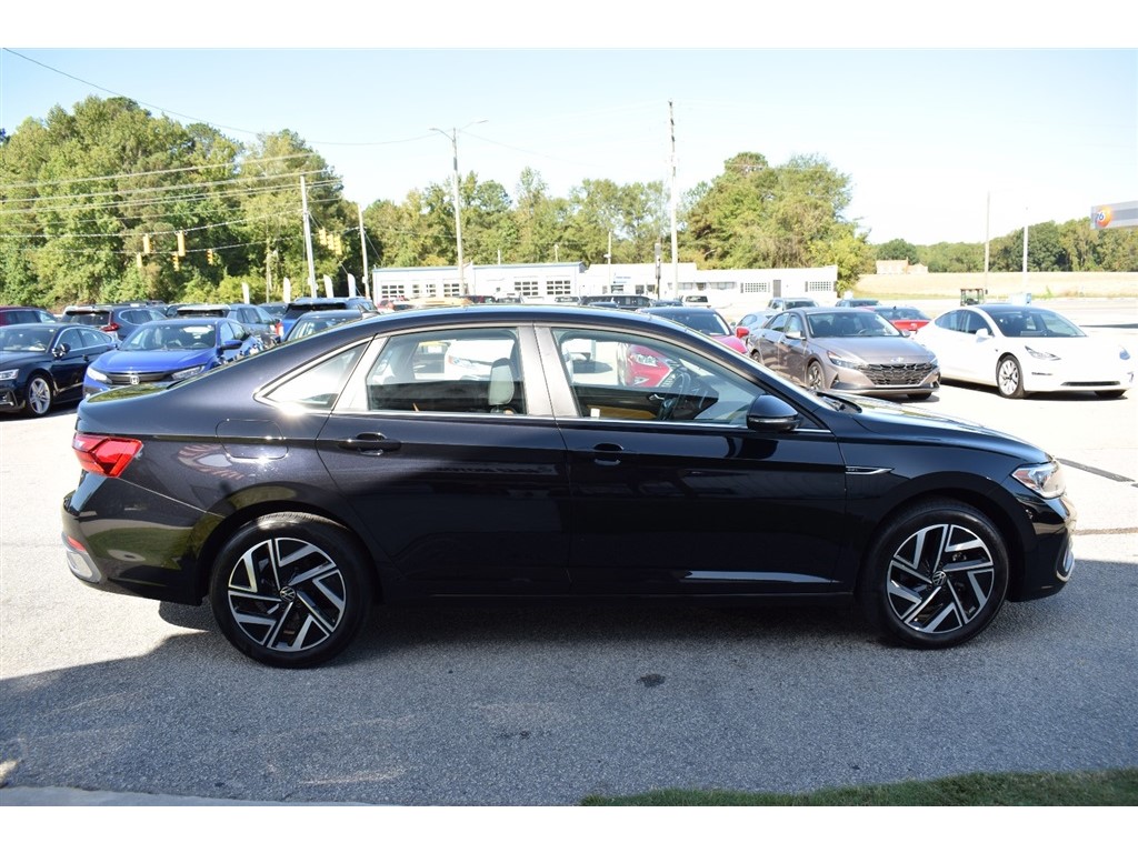 2023 Volkswagen Jetta SEL photo 5