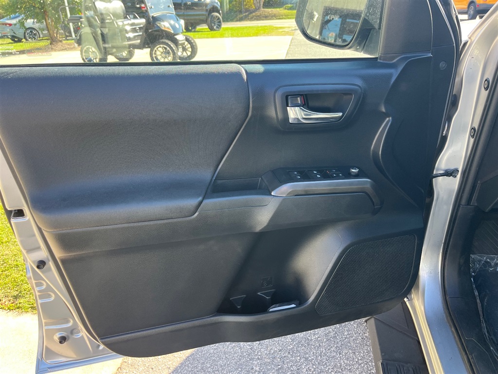 2017 Toyota Tacoma TRD Sport SR5 Double Cab Long Bed photo 4