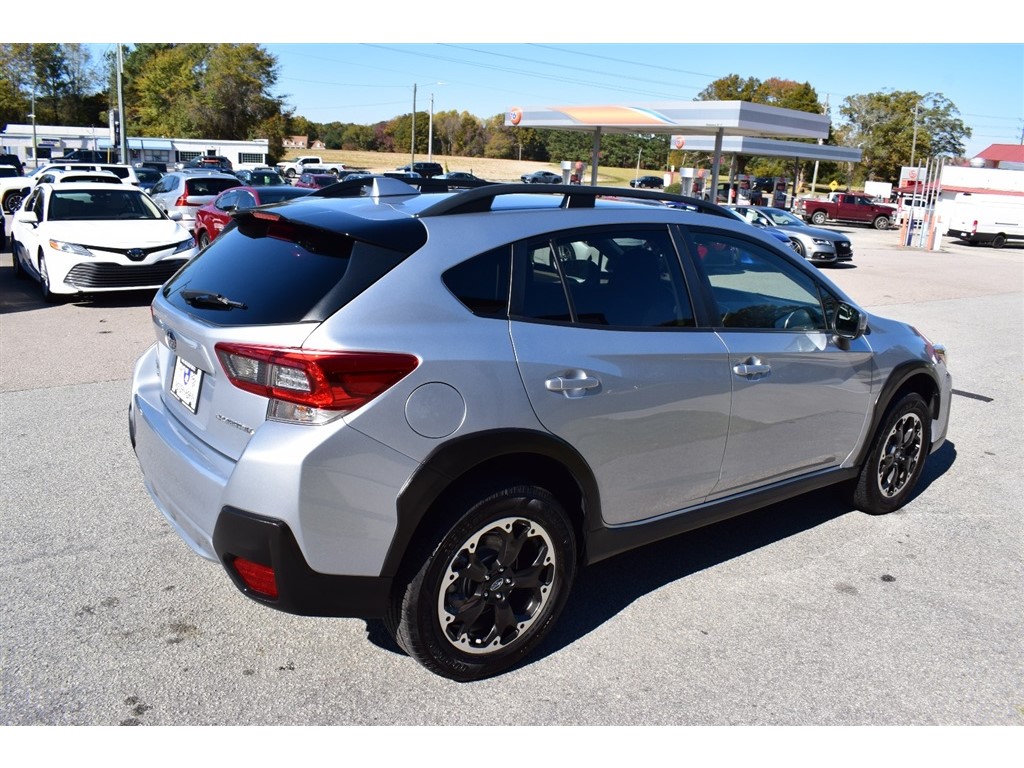 2023 Subaru Crosstrek 2.0i Premium photo 4