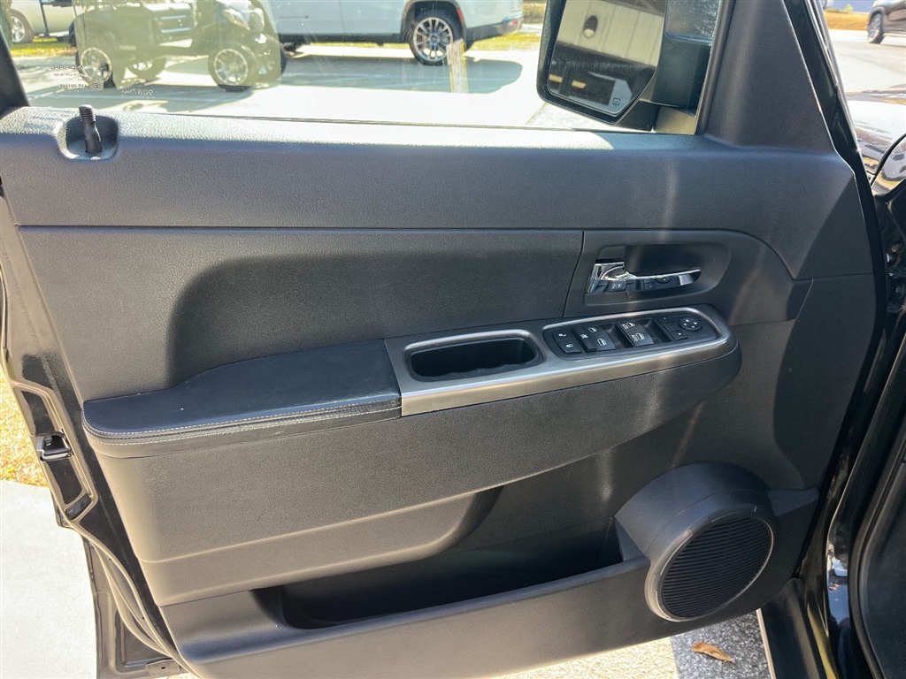 2012 Jeep Liberty Limited Jet photo 2