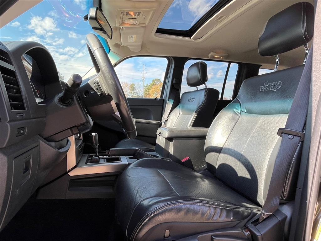 2012 Jeep Liberty Limited Jet photo 3