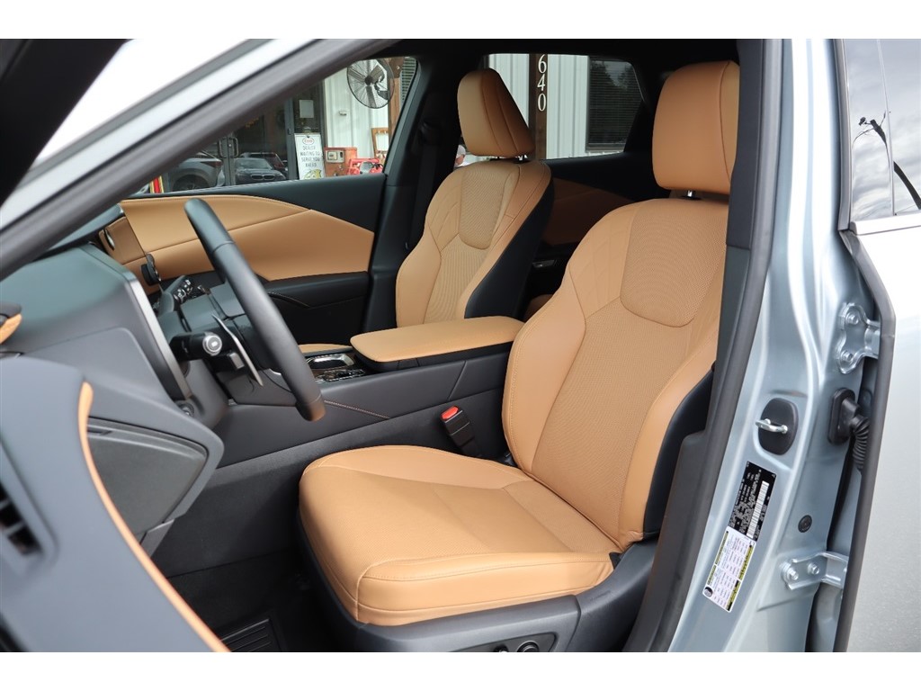 2025 Lexus RX 350 - Photo 17