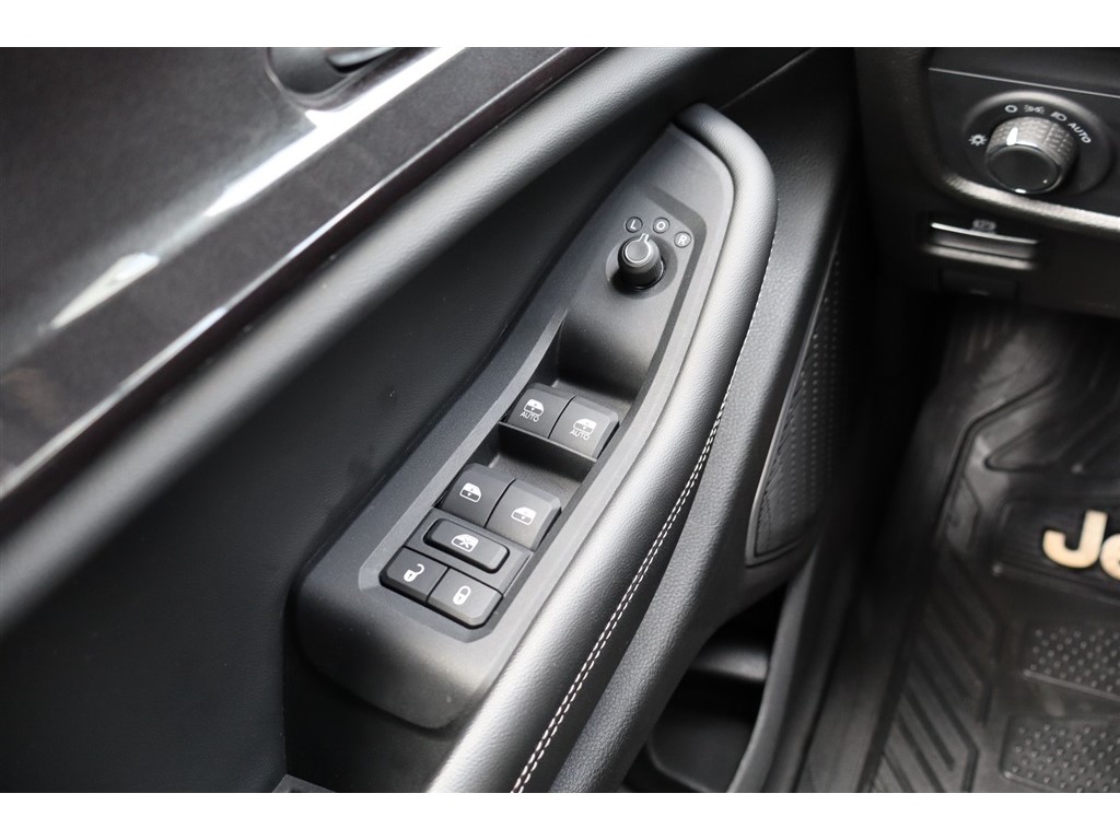 2022 Jeep Grand Cherokee Altitude - Photo 33