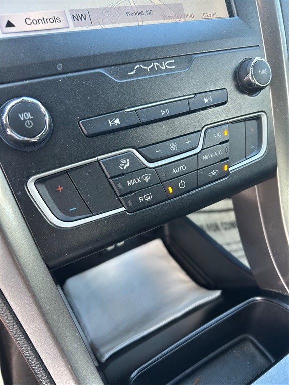 2019 Ford Fusion Hybrid SE photo 14
