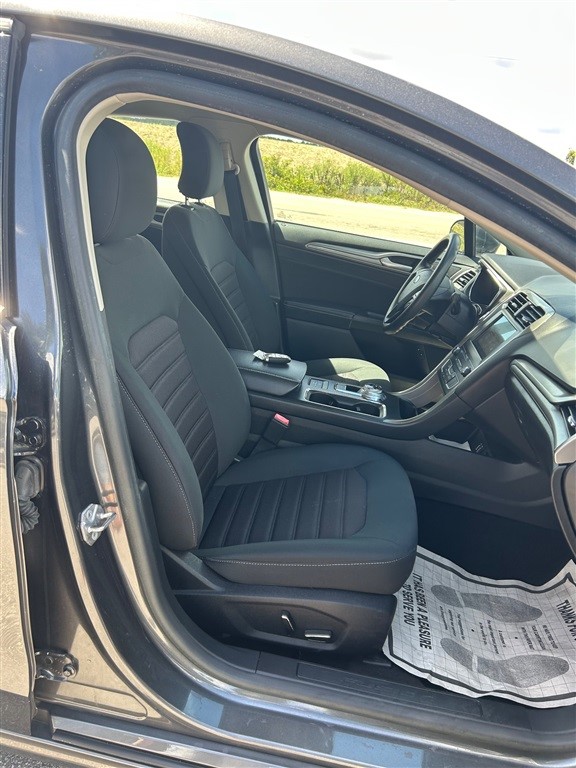 2019 Ford Fusion Hybrid SE photo 24