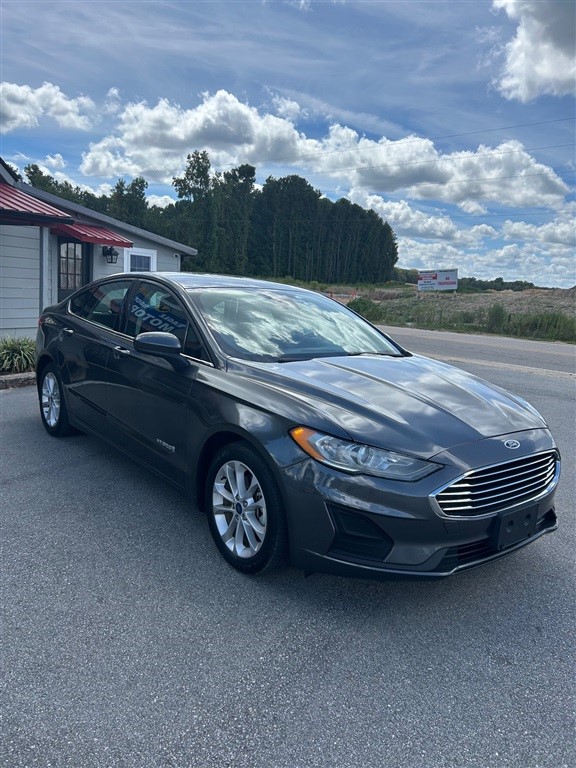 2019 Ford Fusion Hybrid SE photo 3
