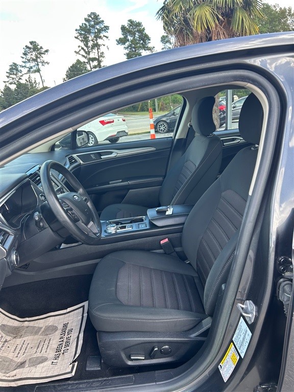 2019 Ford Fusion Hybrid SE photo 8