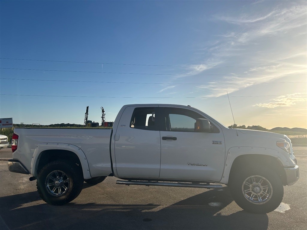 2015 Toyota Tundra SR5 Double Cab photo 2