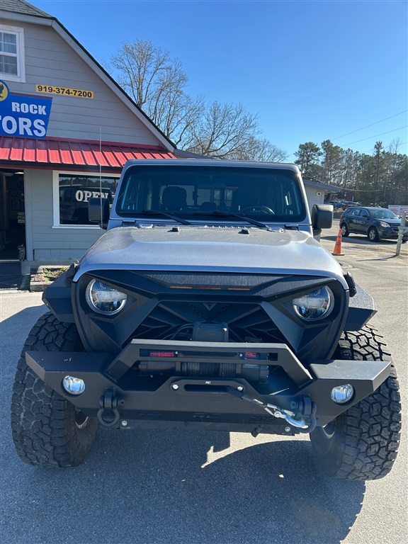 2020 Jeep Gladiator Sport S's photo