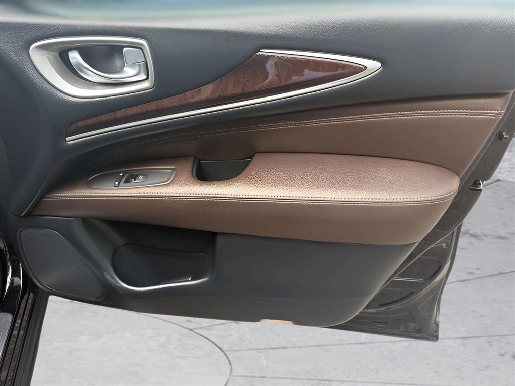 2019 Infiniti QX60 Pure AWD photo 17