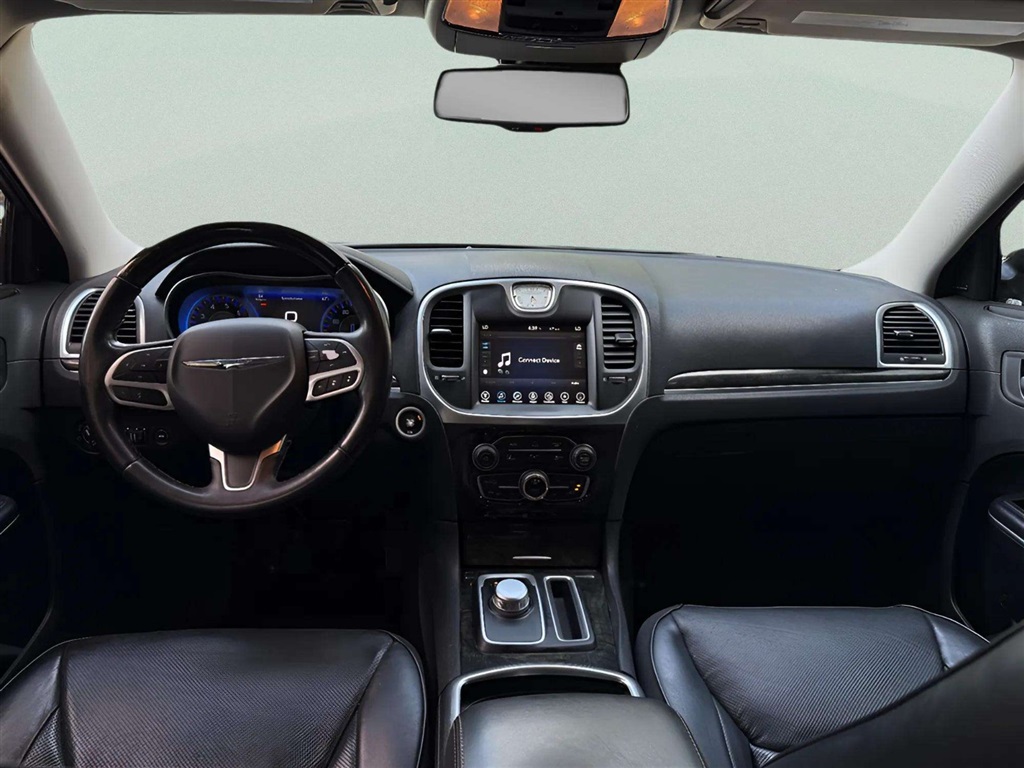 2017 Chrysler 300 C photo 16