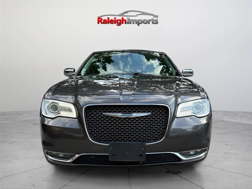 2017 Chrysler 300 C photo 2