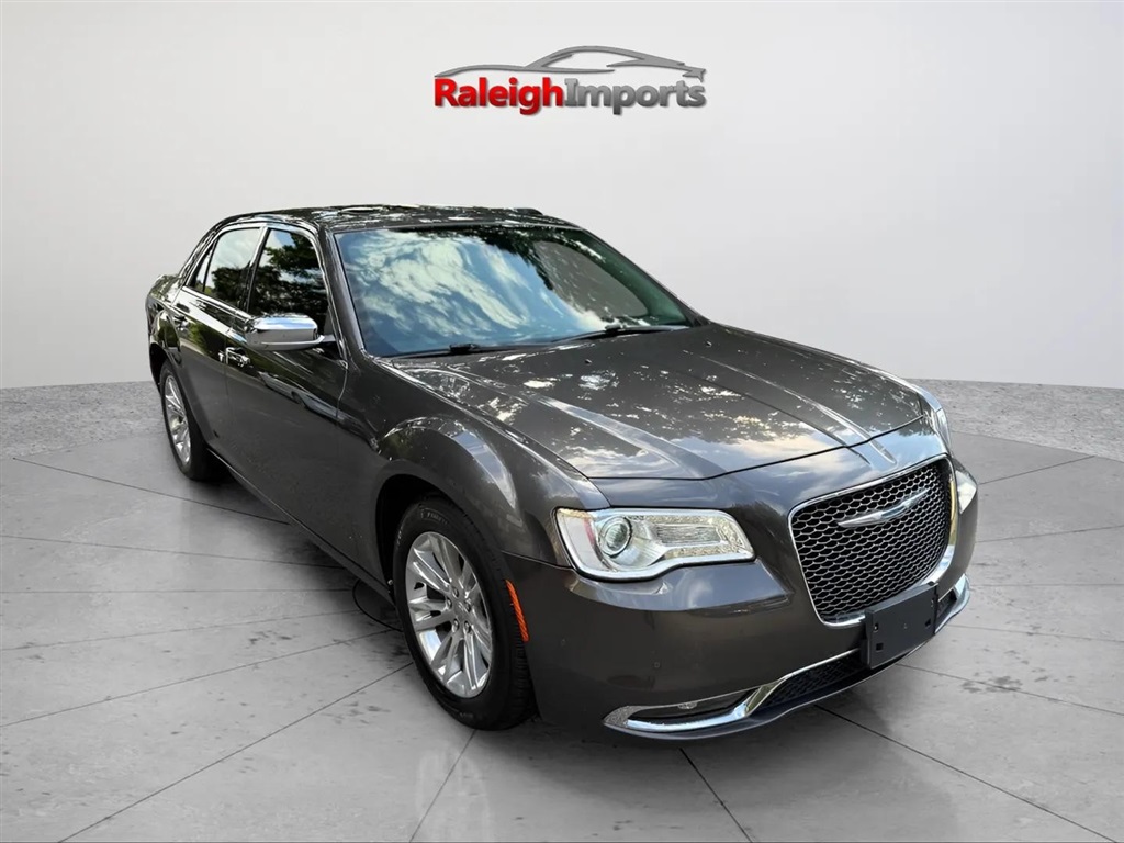 2017 Chrysler 300 C photo 5