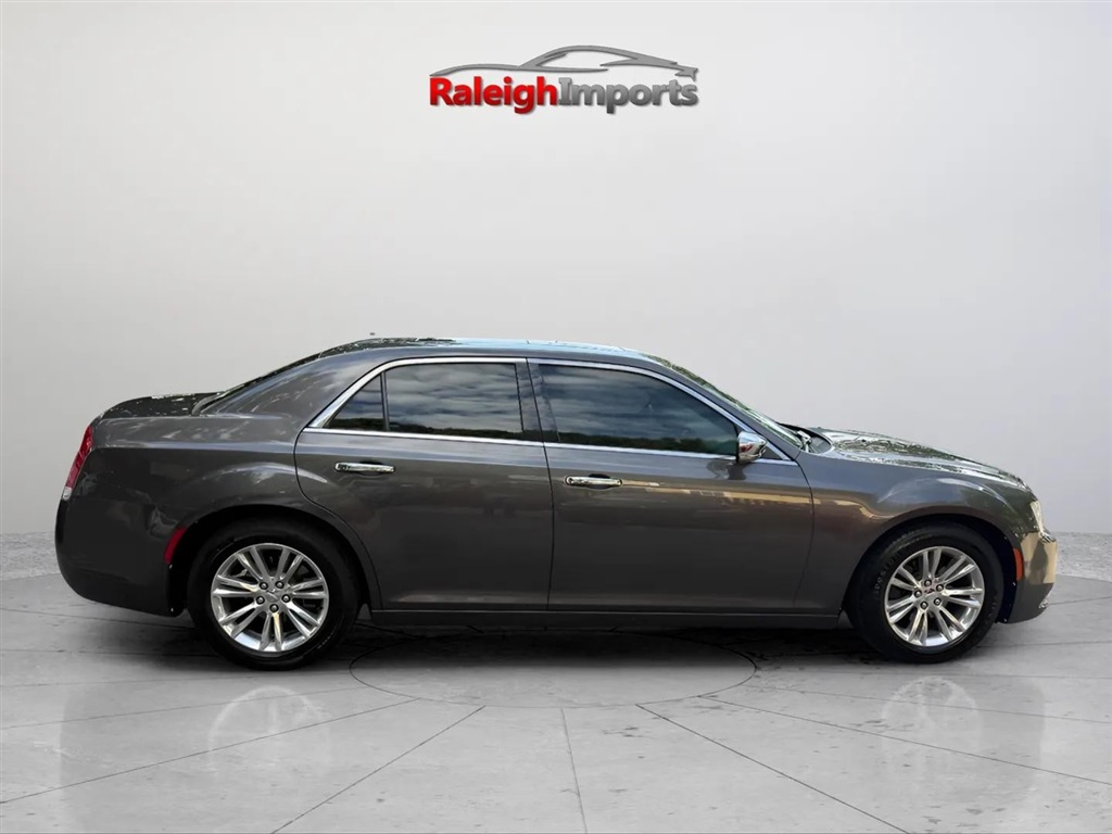 2017 Chrysler 300 C photo 6