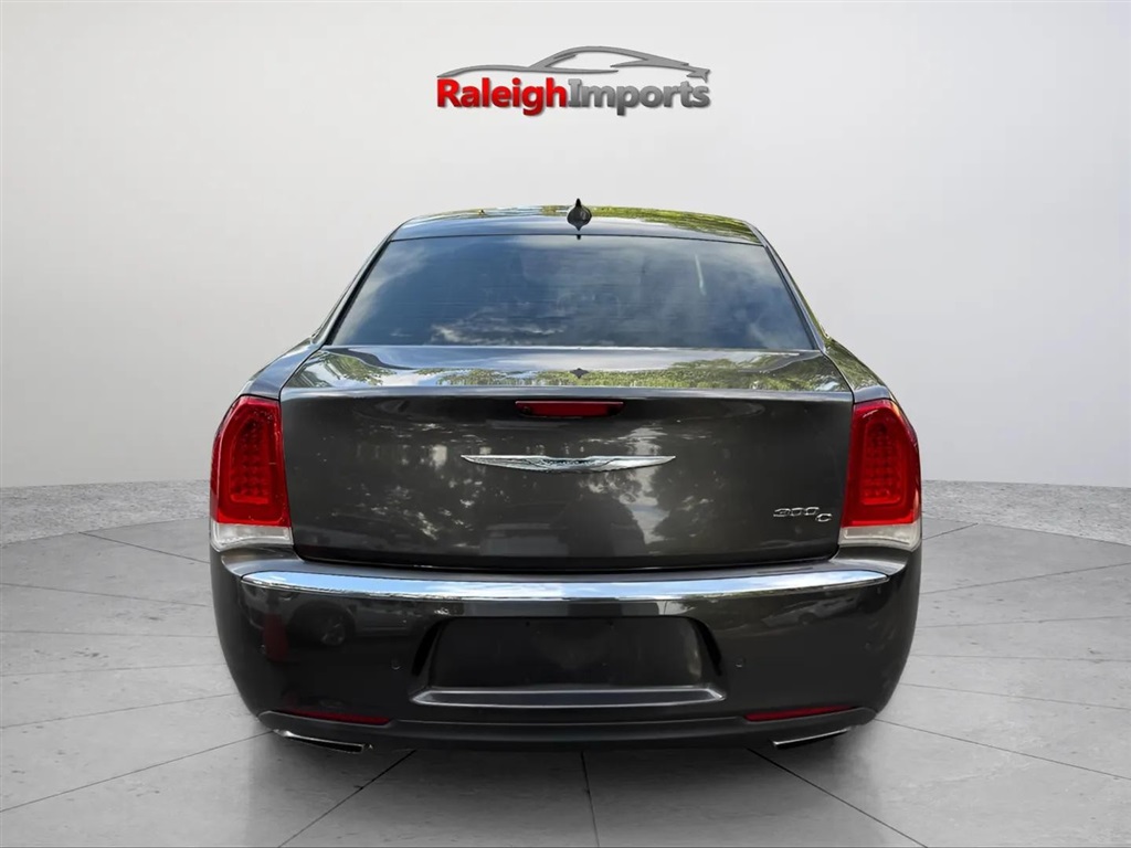 2017 Chrysler 300 C photo 8