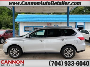 Picture of a 2016 Nissan Pathfinder SV 2WD