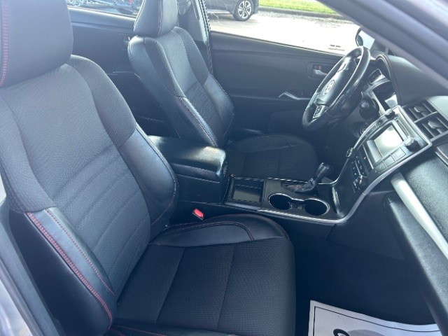 2017 Toyota Camry SE - Photo 9