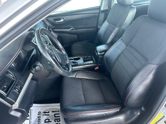 2017 Toyota Camry SE - Photo 10