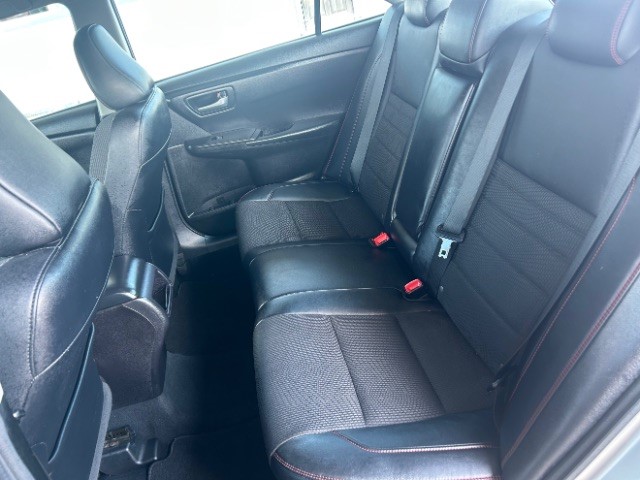 2017 Toyota Camry SE - Photo 11