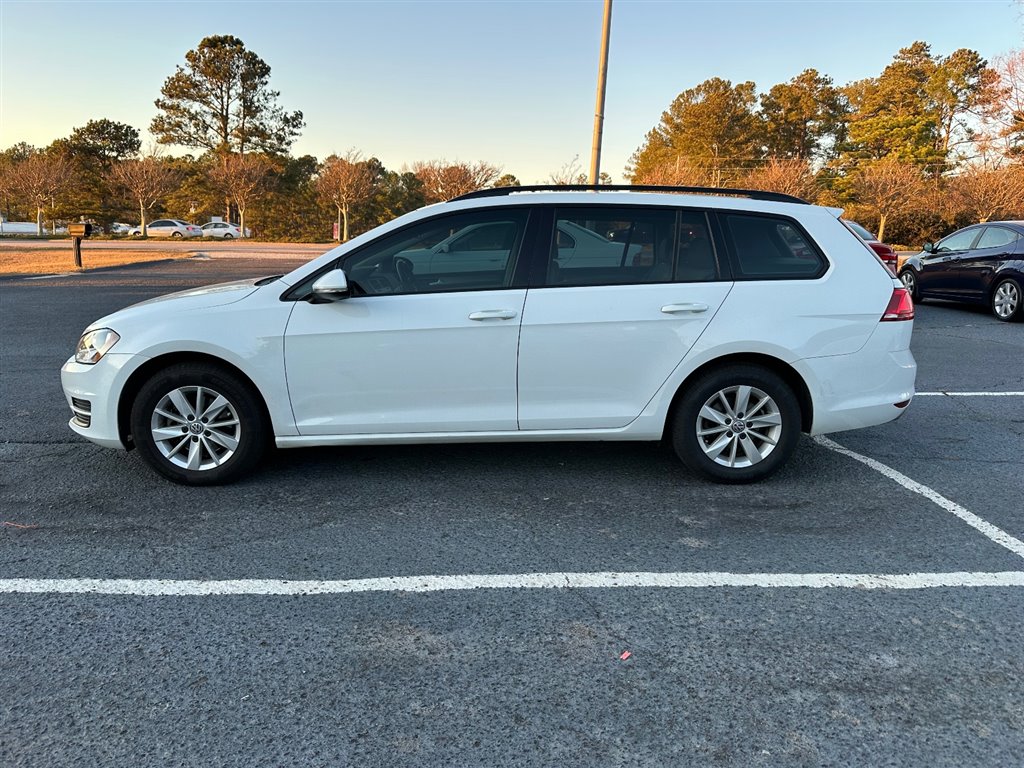 2016 Volkswagen Golf SportWagen TSI S's photo