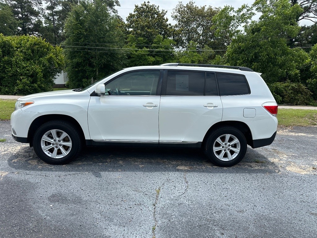 2011 Toyota Highlander Base 4X2 L4's photo