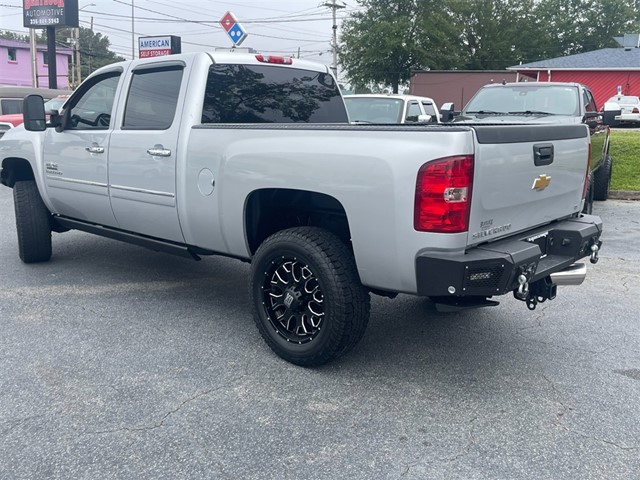 2014 Chevrolet Silverado 2500HD LT photo 2