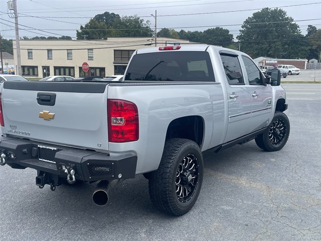 2014 Chevrolet Silverado 2500HD LT photo 4