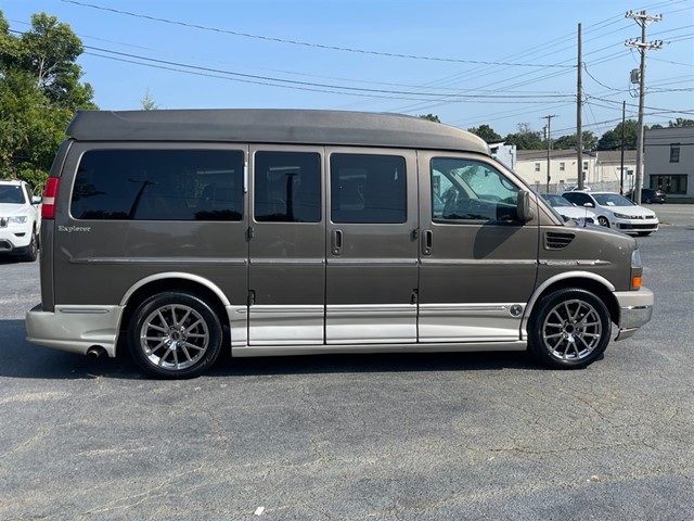 2014 GMC Savana Passenger 1LS photo 5