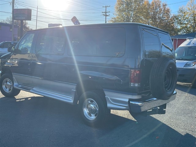 2013 Ford E-Series Econoline Van Commercial photo 2