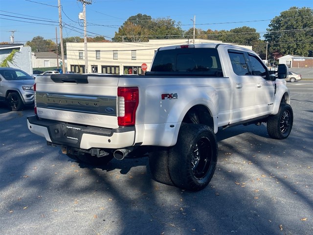 2018 Ford F-450 Super Duty Platinum photo 4