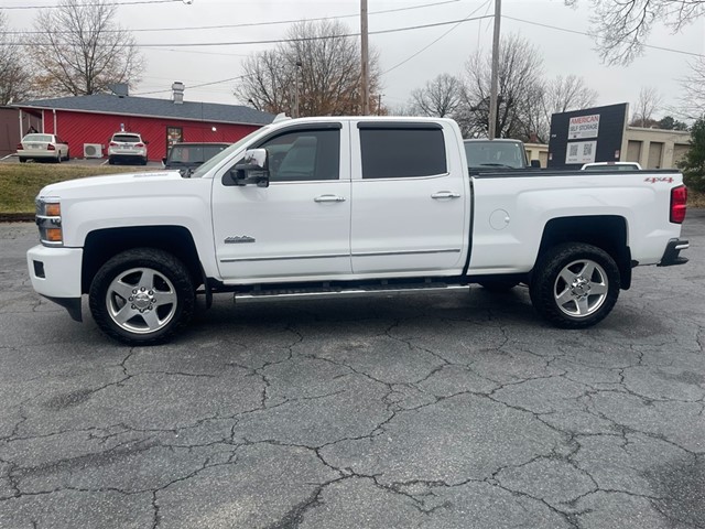 Chevrolet Silverado 2500HD's photo