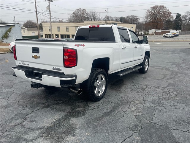 2015 Chevrolet Silverado 2500HD High Country photo 4