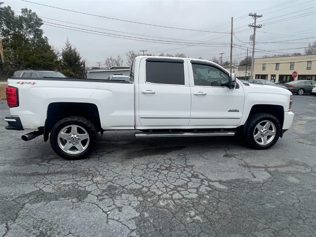 2015 Chevrolet Silverado 2500HD High Country photo 5