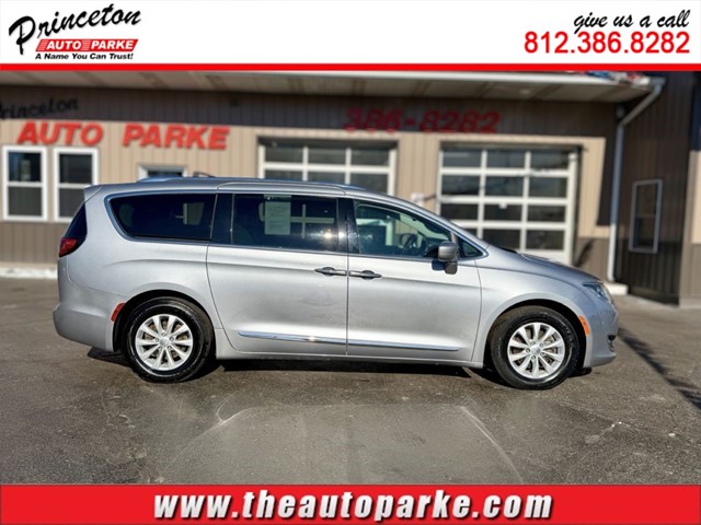 CHRYSLER PACIFICA TOURING L in Princeton
