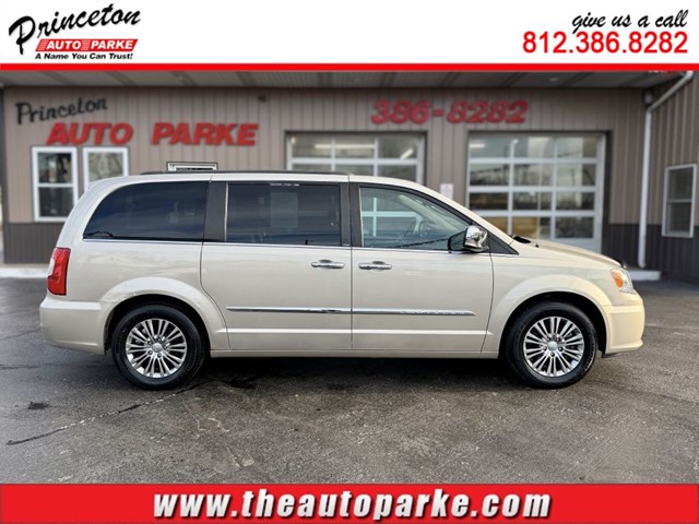 CHRYSLER TOWN & COUNTRY TOURING L in Princeton