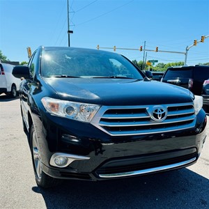 Picture of a 2013 Toyota Highlander Limited 2WD