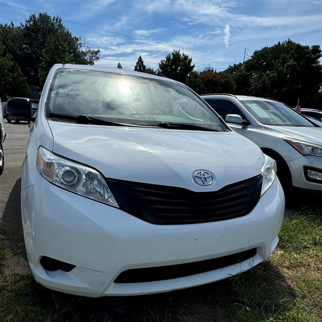 Toyota Sienna L FWD 7-Passenger V6 in Raleigh